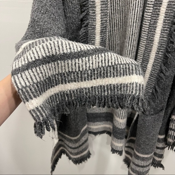 Zara Knit Gray Chunky Oversized Fringe Cardigan Sweater Medium - Picture 4 of 8